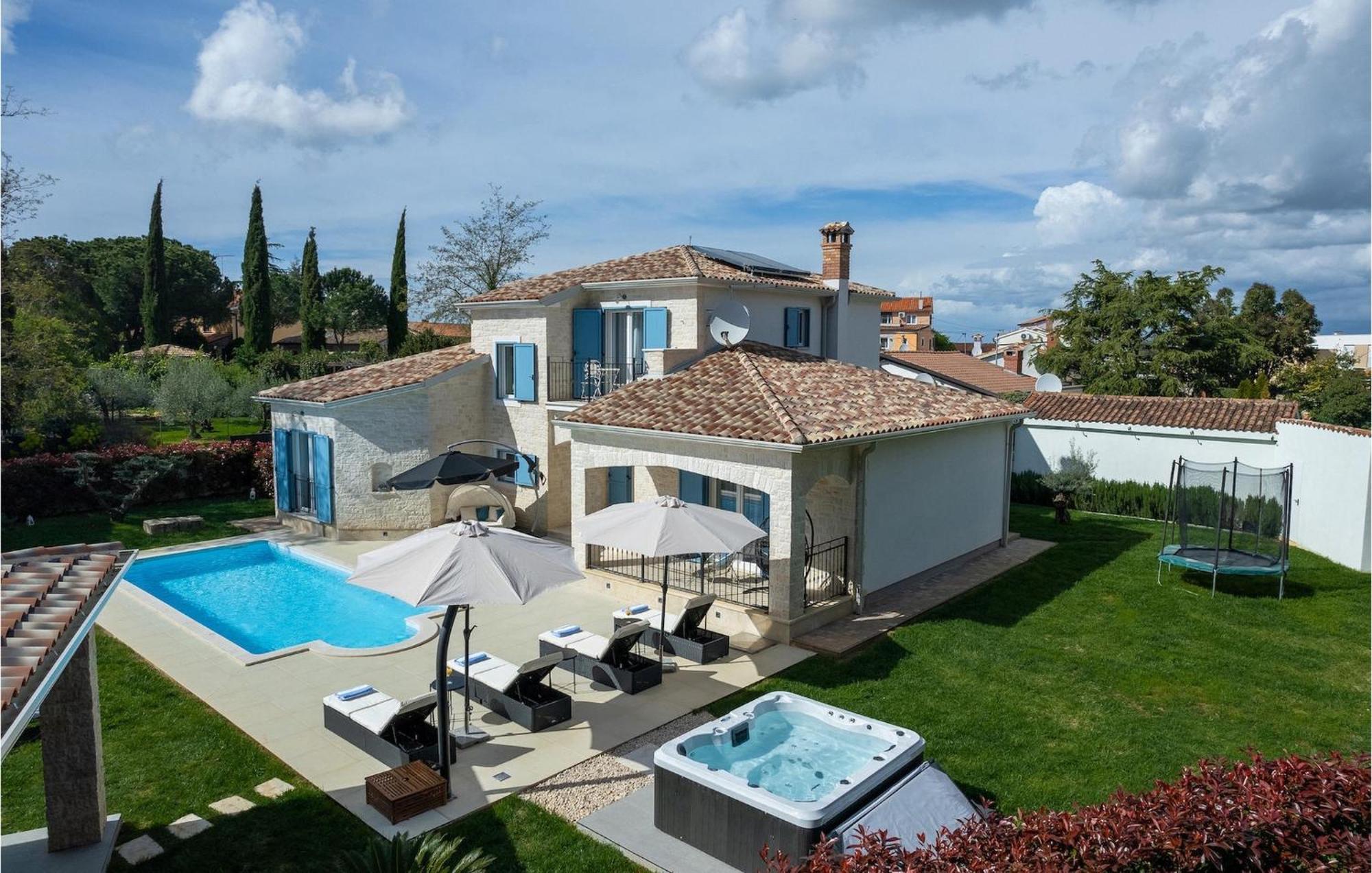 Holiday home Ladora *